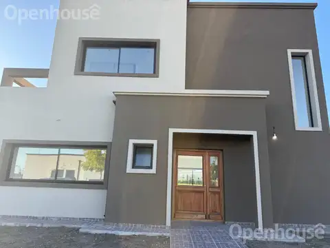 Casa 6 ambientes con 2 baños