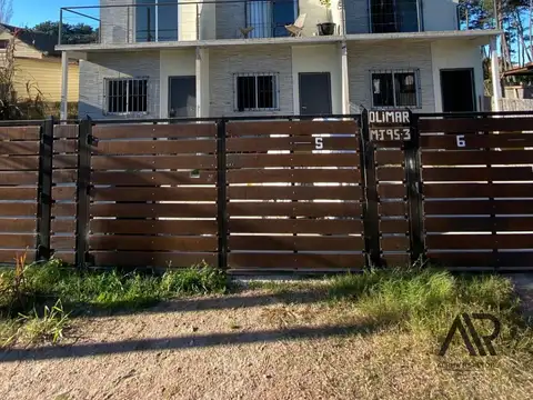 Complejo de 6 casas en venta de 12 dormitorios c/ cochera en El Pinar