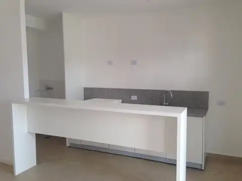 USD 138.500.- IMPECABLE 2 AMB. C-COCH. TECH. B. SENDER