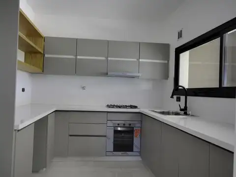 Casa 6 ambientes con 2 baños