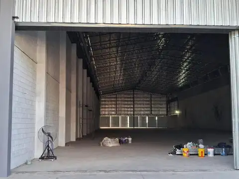 Alquila Galpón con oficinas en Ituzaingó