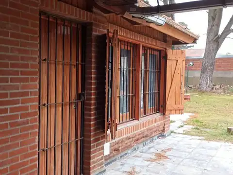 Casa 4 ambientes con 2 baños