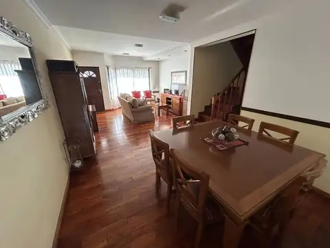 DUPLEX 5 AMBIENTES EN VENTA EN MARTINEZ CON JARDIN