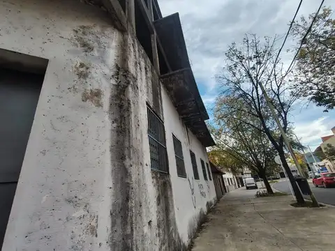 VENTA GALPON PARQUE AVELLANEDA ESQUINA