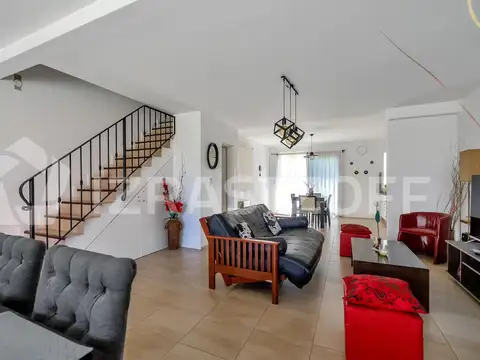 Casa en California Village 6 ambientes