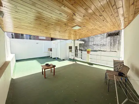 Casa interna única 1/2 dorm. Patio, terraza con parrillero. Algunos muebles (Opc)