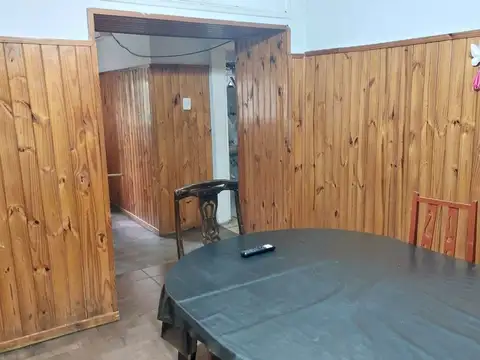 Casa 6 ambientes con 2 baños