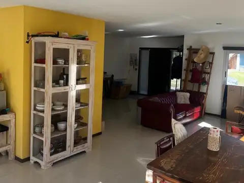 Casa en Alquiler Barrio Septiembre de  6 Ambientes