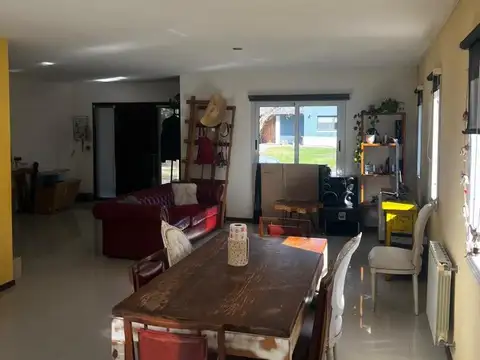 Casa en Alquiler con 4 cocheras
