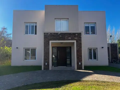 Casa en Alquiler de 4 dormitorios