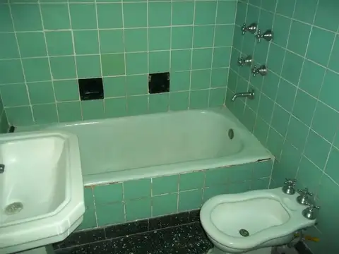 P.H.3 AMBIENTES AL FRENTE 4 CUADRAS DE ESTACION CON PEQ. PAT