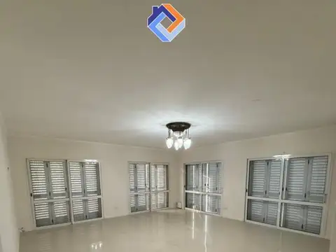 Amplio Departamento en Avenida Varela