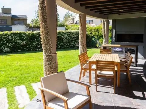 Casa en Venta en Coronel Dorrego, USD 445.000