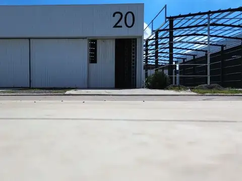 ALQUILER NAVE INDUSTRIAL DE 900 M2 EN POLO 52  