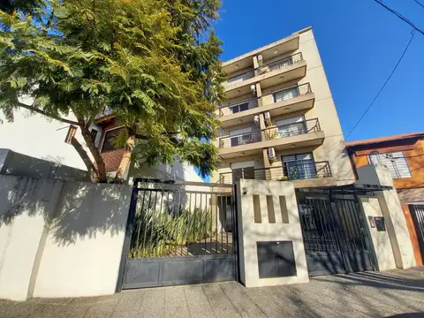 Departamento 2 ambientes con cochera. SE ACEPTA PERMUTA EN CAPITAL FEDERAL