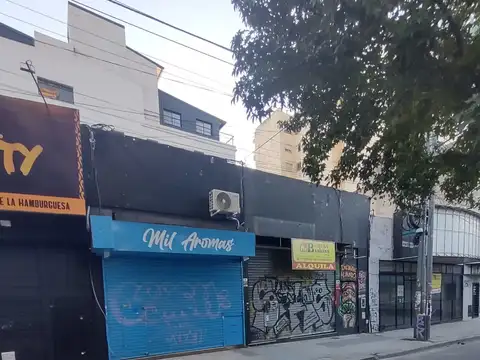 BARBARO FARIAS VENDE DE 7 LOCALES EN BLOCK.