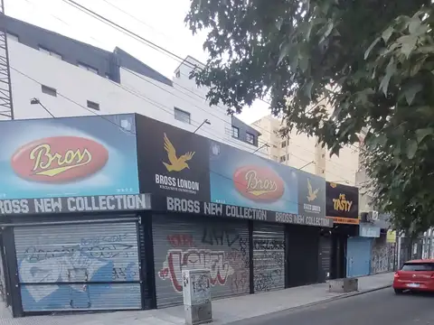 BARBARO FARIAS VENDE DE 7 LOCALES EN BLOCK.