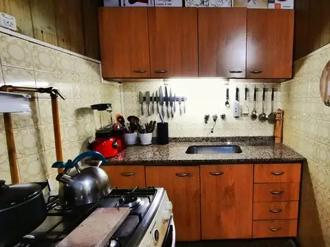 VENTA CASA CON LOCAL 200 M2 VALENTIN ALSINA