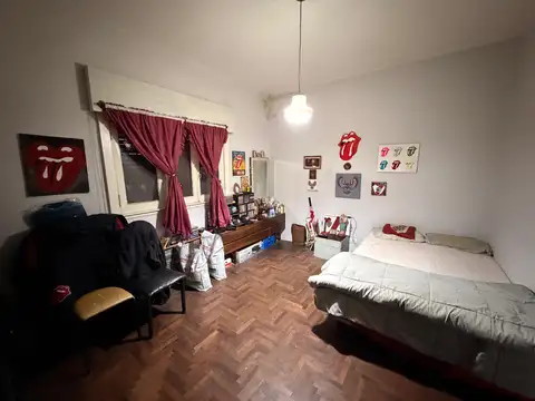 EN VENTA CASA DE 2 DORMIT + DEPTO AL FDO DE 2 DORMIT