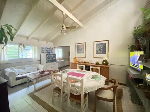 Casa en Venta de 6 ambientes. Parque Sakura. Acepta dpto parte de pago.