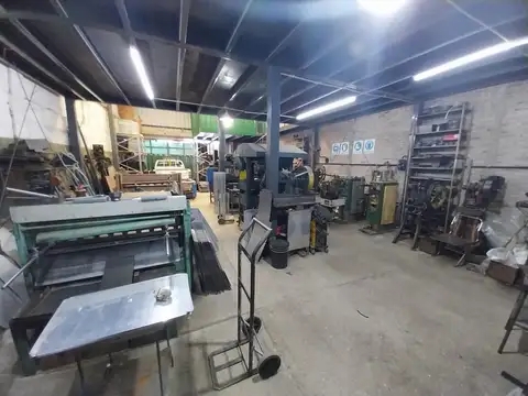 Galpon en Venta 8  mts Frente