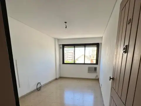 DEPARTAMENTO 2 AMBIENTES  CONTRAFRENTE C/COC. INDEP