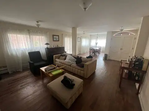 Casa 6 ambientes con 3 baños
