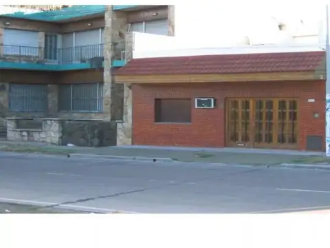 CASA 3 AMBIENTES CON COCHERAS