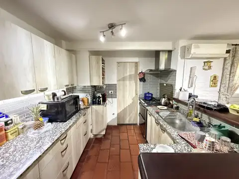 Casa 6 ambientes con 3 baños
