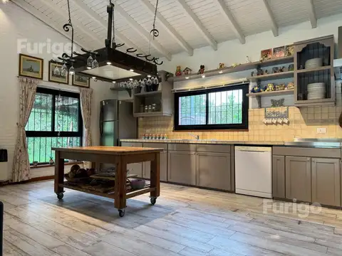 Casa 6 ambientes con 3 baños