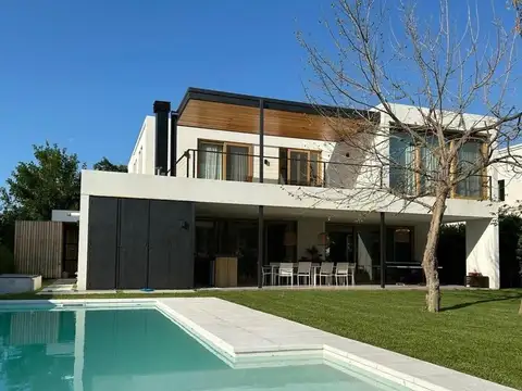Casa 5 ambientes con 5 baños
