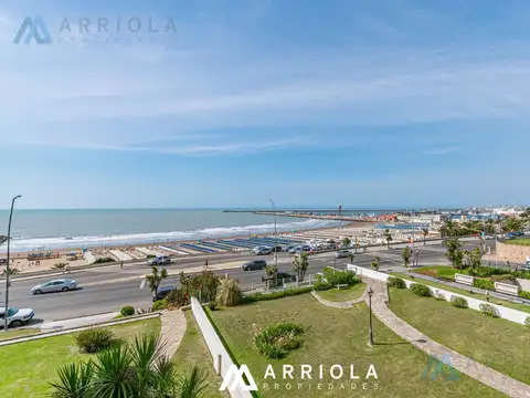 Semipiso 4 ambientes con cochera y baulera. Frente al mar en Playa Grande, Mar del Plata.