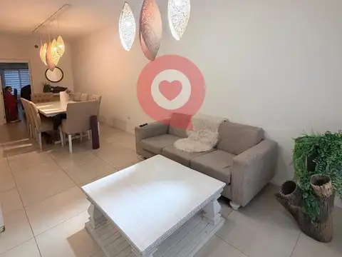 Casa 3 ambientes con 2 baños
