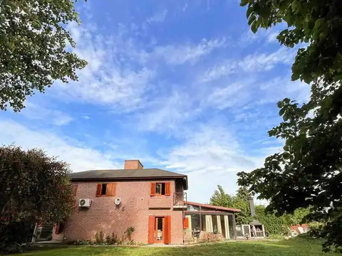 Casa en Venta en Manuel B Gonnet, USD 240.000