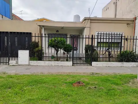 VENTA CASA 3 AMBIENTES - MORON
