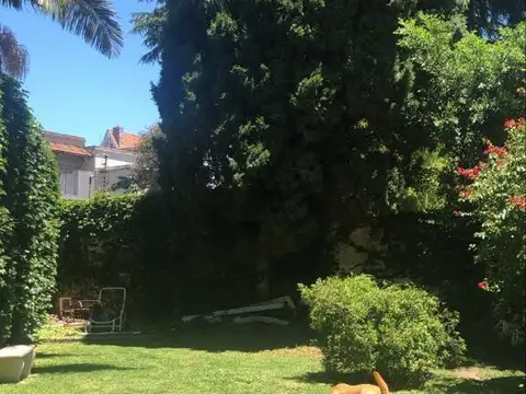Casa en Villa Devoto, lote propio con gran parque, una maravilla en la zona! UBICACION PRIVILEGIADA