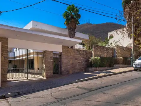 Macrocentro. Monumento a Güemes. Gabriel Puló 100