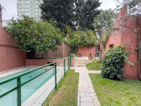 Casa en Alquiler con 2 cocheras