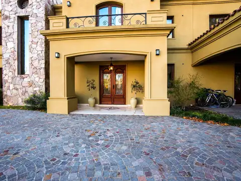 Casa en Venta de 5 dormitorios