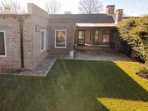Casa renovada en Areco- a minutos de la plaza principal