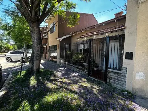 Casa de 5 ambientes con cochera y patio en Turdera