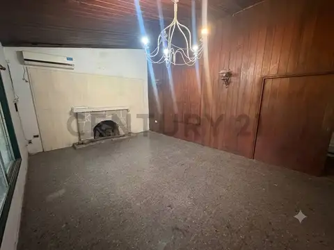 Casa en Alquiler con 3 cocheras