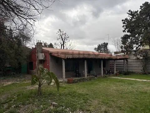 ALQUILER CASA 3 AMBIENTES CON JARDIN BENAVIDEZ