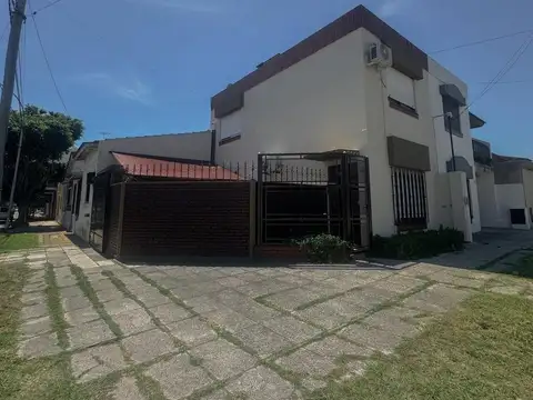 Casa en venta - 2 Dormitorios 2 Baños - Morón