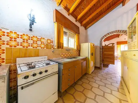 VTA CASA 2 DORMITORIOS Y GRAN TERRENO EN FUNES