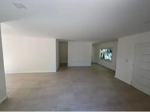 Casa en Alquiler con 1 cochera