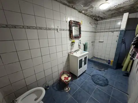 Casa 11 ambientes con 1 baño