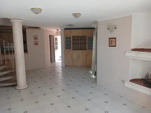 VENDO hermosa y luminosa casa esquina Excelente ubicacion