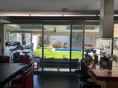 Casa en Venta con 4 cocheras