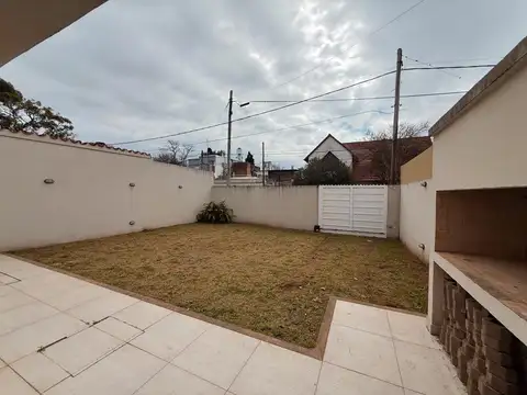 Casa 8 ambientes con 3 baños